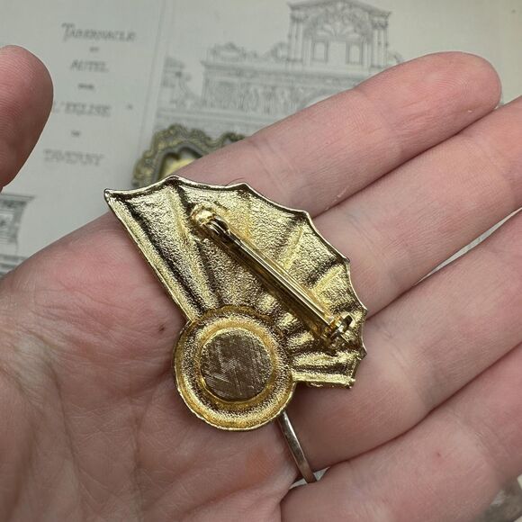 Vintage Gold Sparkling Glitter Fan Shell with Pearl Brooch Pin Gold Tone - Picture 4 of 4